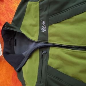 Mens Mountain Hardware Air Sheild Elite jacket.
